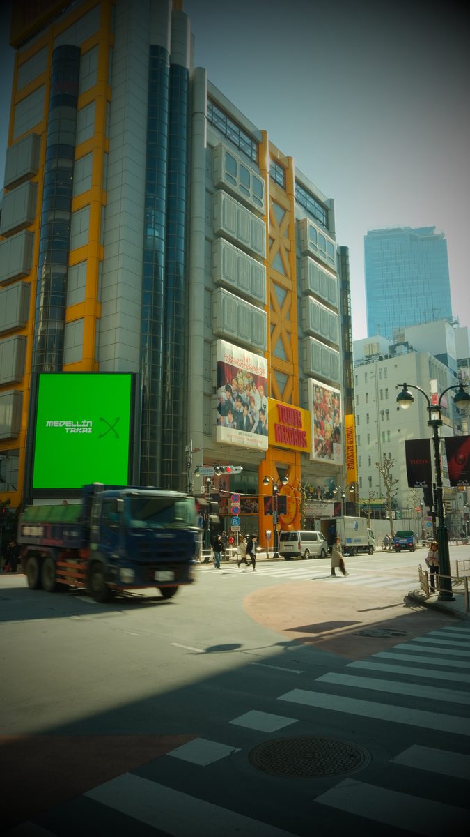 Incrocio a Shibuya, cartellone verde