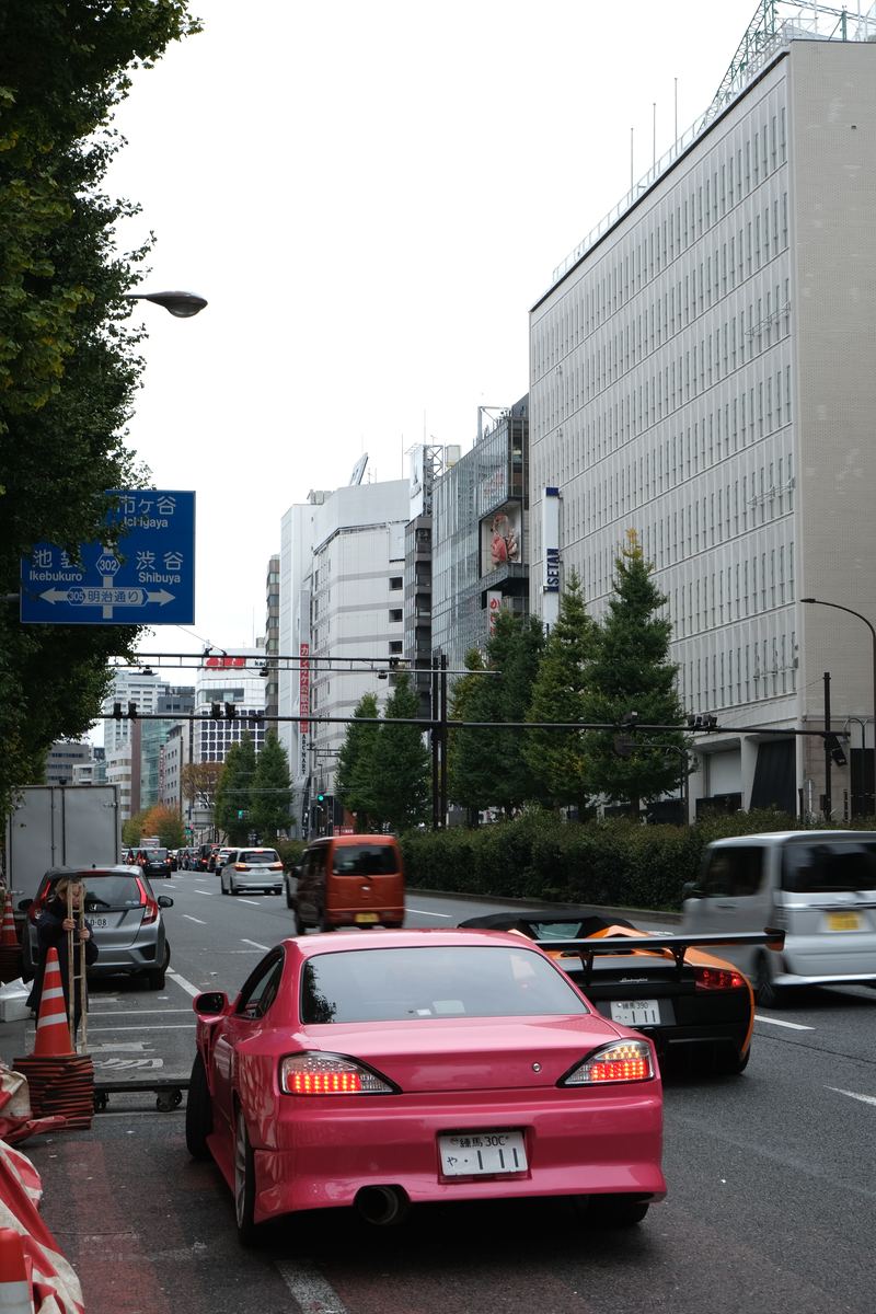 Nissan Silvia rosa in strada