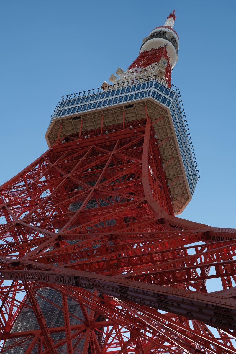 Tokyo Tower dal basso
