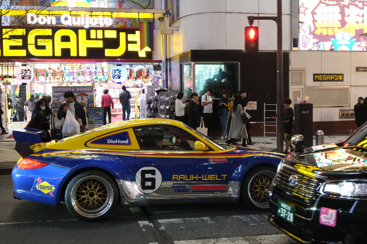 Porsche RWB davanti al Don Quijote