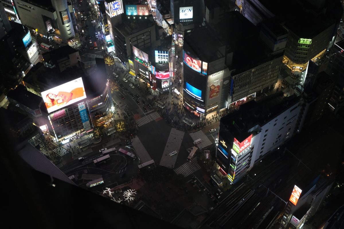 Incrocio di Shibuya visto dall'alto di notte